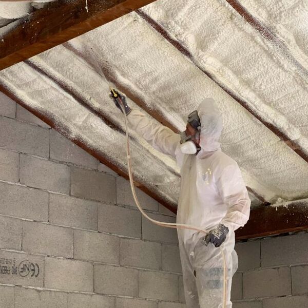 عزل الفوم للأسطح بحائل عزل بالفوم للأسطح في حائل لحماية المبنى من الحرارة وتسرب