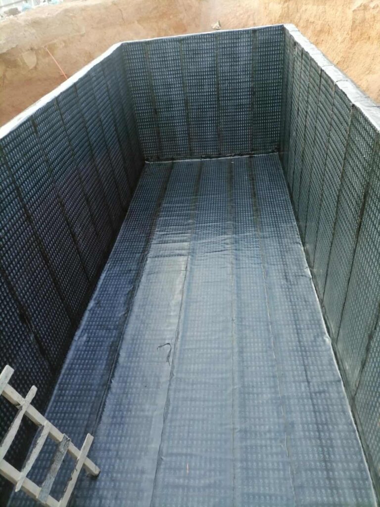 عزل مسابح احترافي يمنع التسرب ويحافظ على قوة البنية وجودة المياه